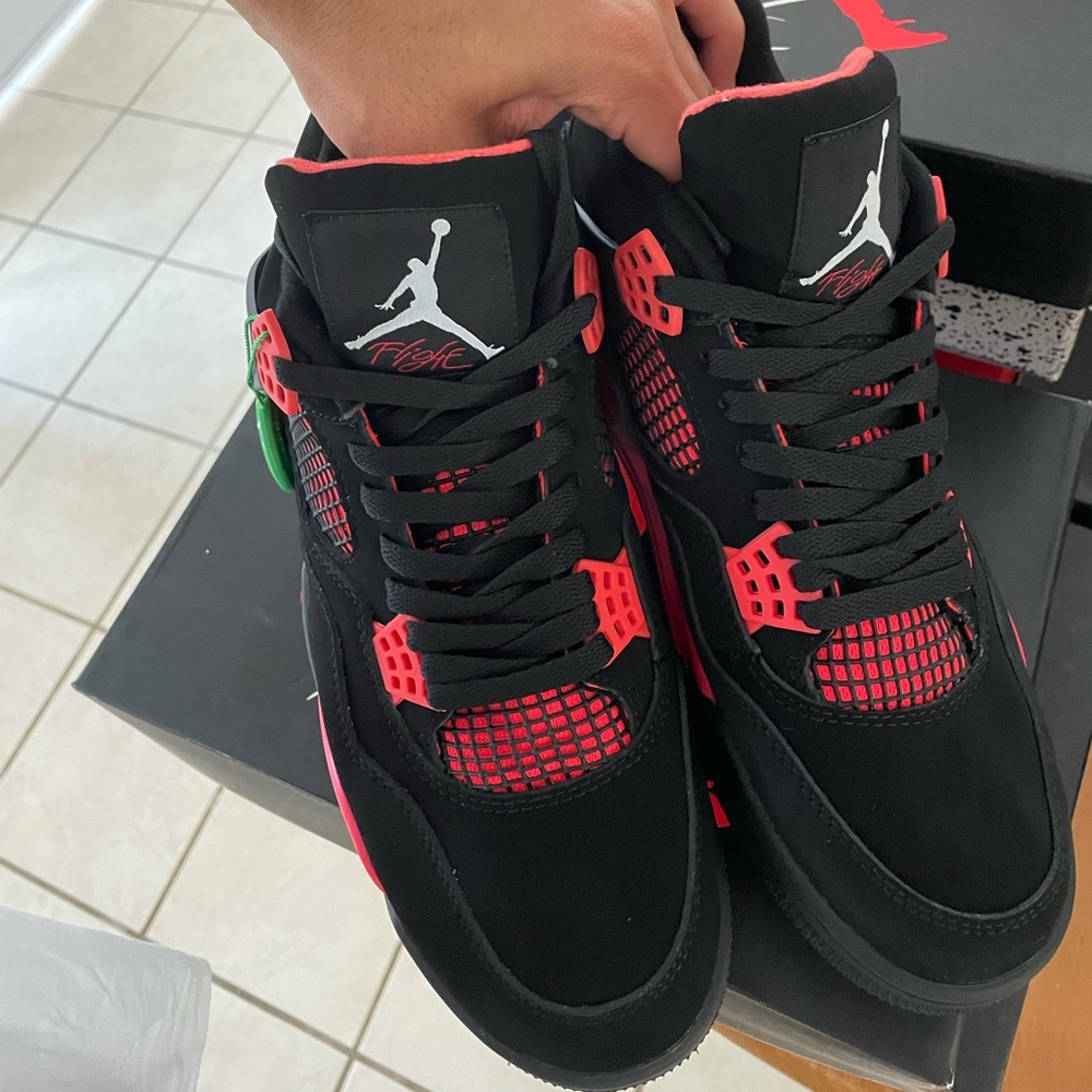 Air Jordan 4 Retro ‘Red Thunder’